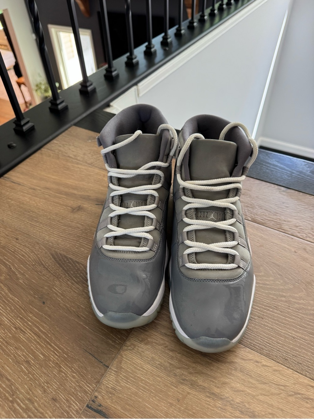 Jordan Men's Gray and White Retro Sneakers